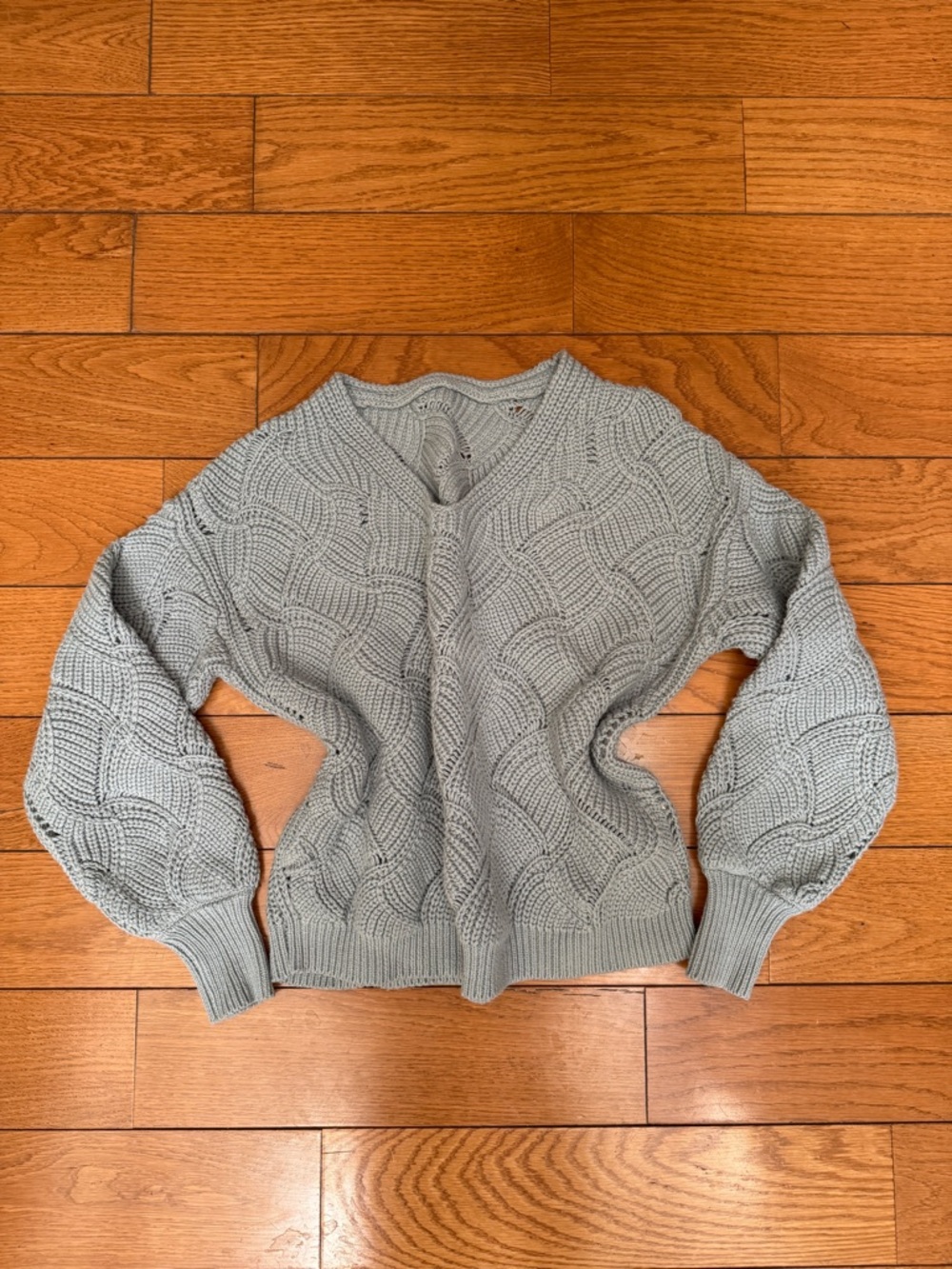 Textured Knit V-Neck Sweater - Light Gray/Blue